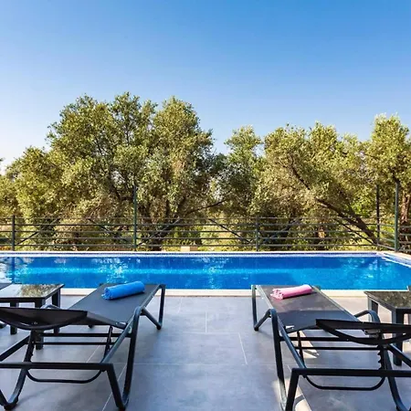 2 Bedroom Near - 5613